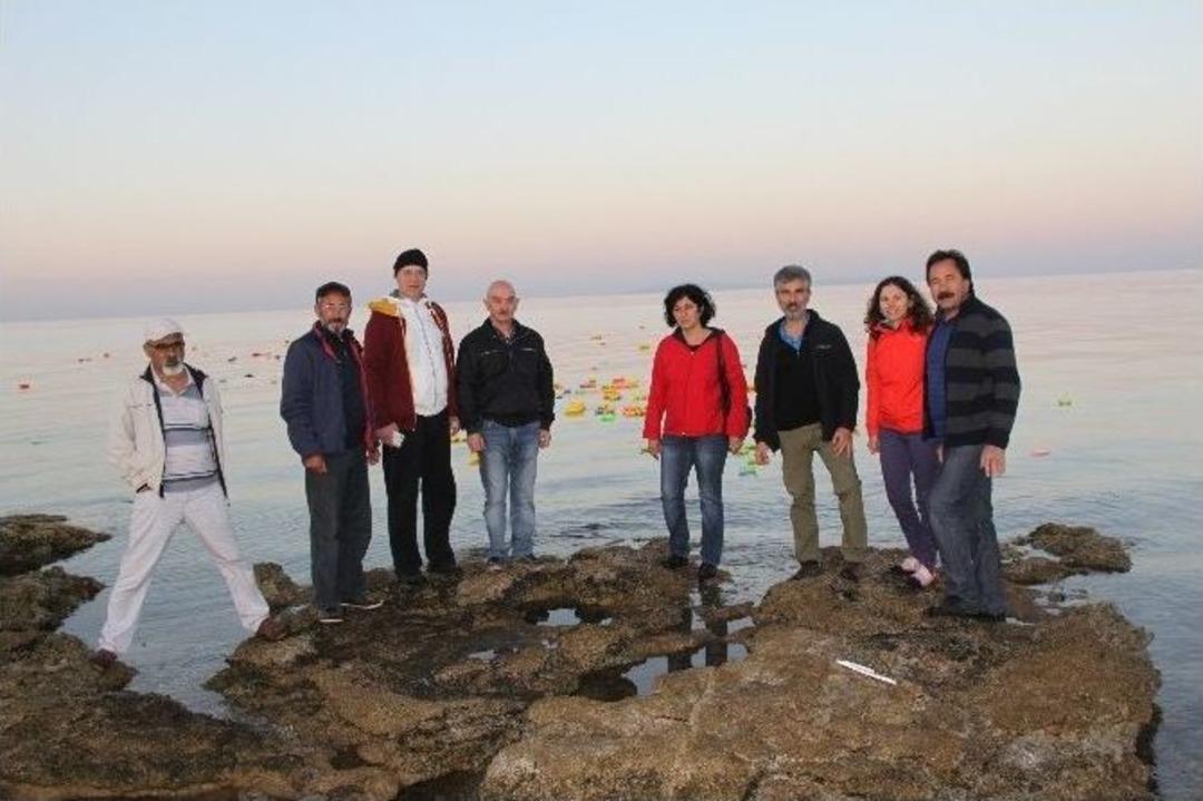 Hayatını Kaybeden M&uuml;lteci &Ccedil;ocuklar İ&ccedil;in &ldquo;suya D&uuml;şen D&uuml;şler&rdquo; Projesi