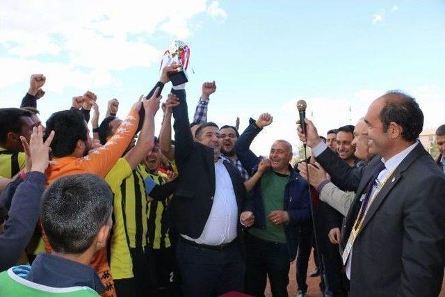 13 Şubat Erzincan Gençlik Spor Bölgesel Amatör Lig’e Yükseldi