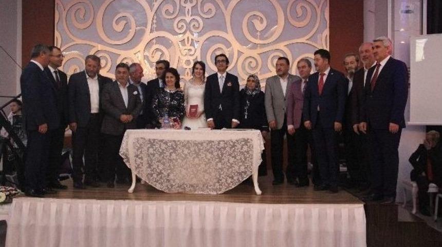 Yılmaz Ve Y&uuml;cel Ailelerinin Mutlu G&uuml;n&uuml;