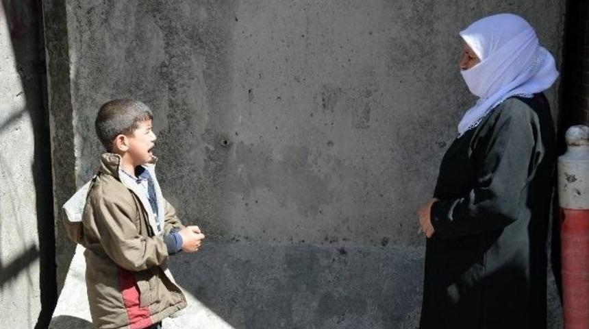 K&uuml;&ccedil;&uuml;k Muhammed Sur&rsquo;da Kalan Bisikletini İstiyor