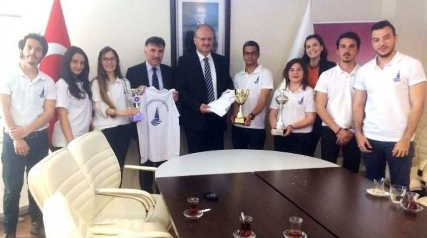 İk&ccedil;&uuml; Şampiyonluğa Yelken A&ccedil;tı