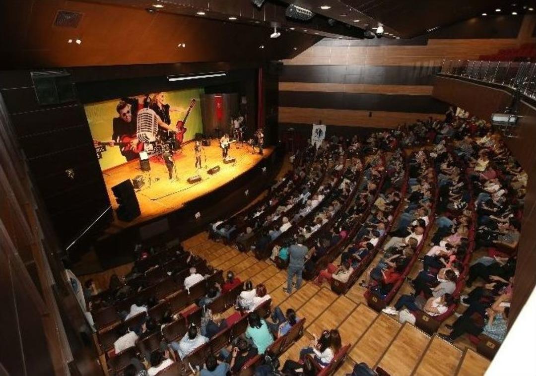 Liseli Gen&ccedil;lerden Muhteşem Final