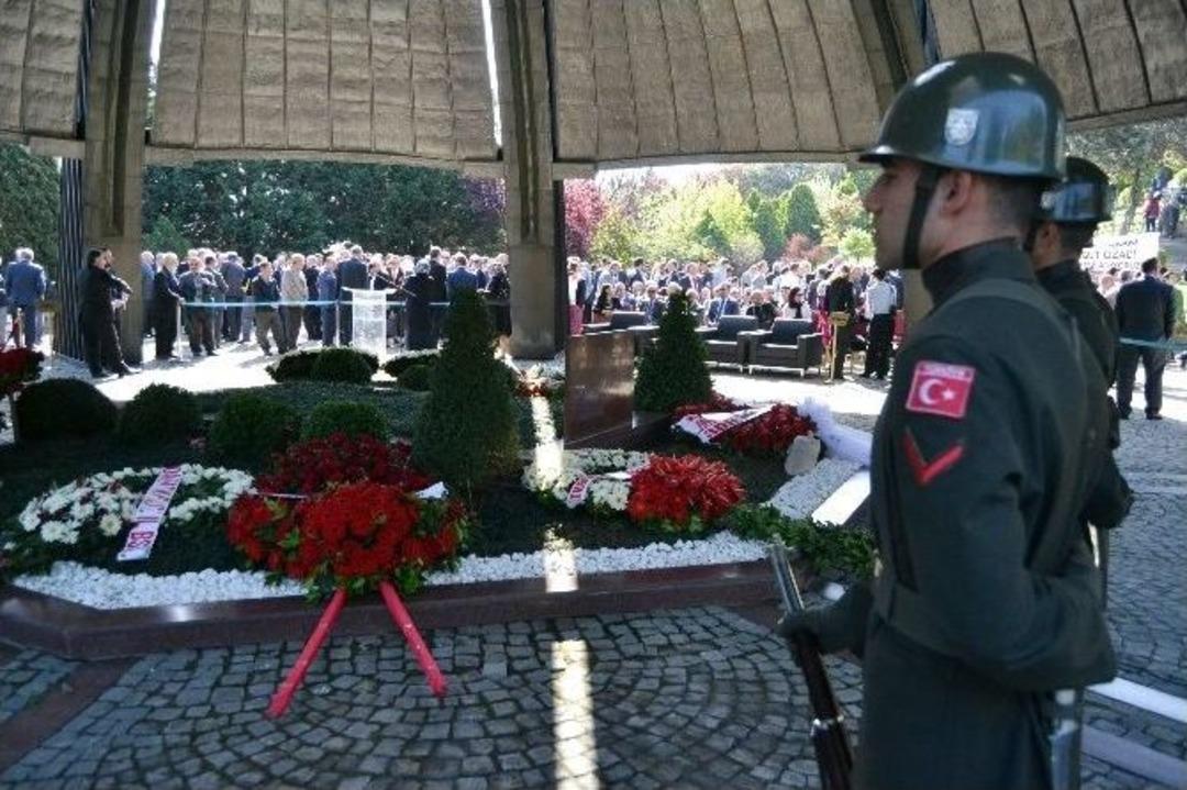 8. Cumhurbaşkanı Turgut &Ouml;zal Mezarı Başında Anıldı