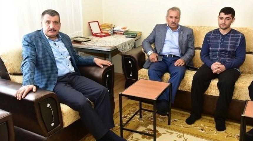 Milletvekili Şahin Ve Başkan G&uuml;rkan, Gazi Kara&rsquo;yı Ziyaret Etti