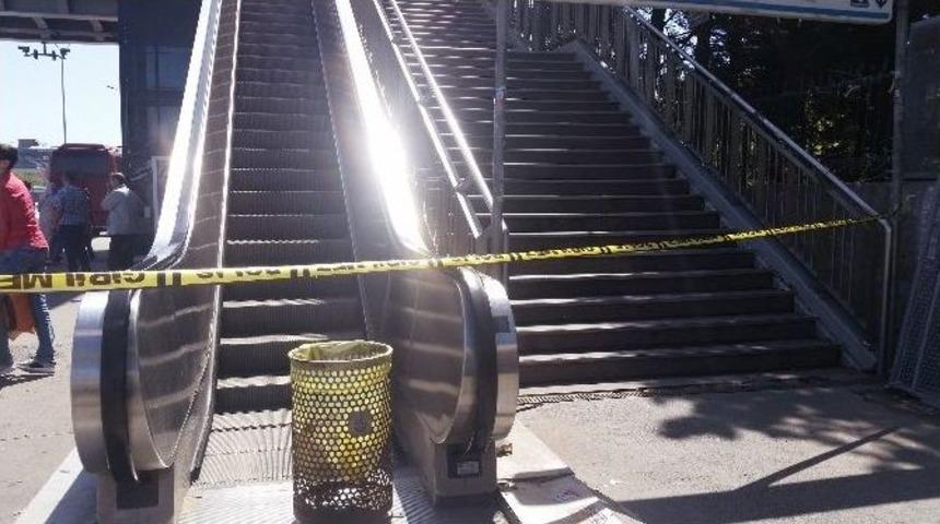 Avcılar Metrob&uuml;s Durağında Hareketli Dakikalar