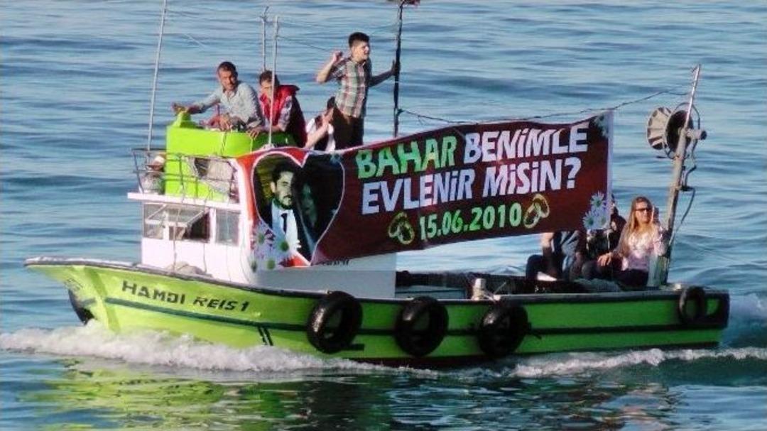 Karadeniz Modeli İlgin&ccedil; Evlenme Teklifi