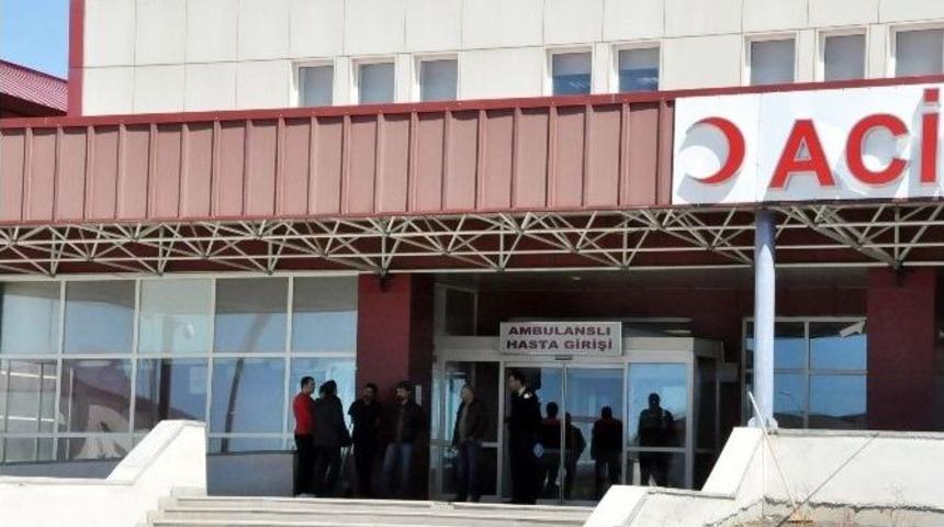 Vali &Ouml;zdemir, Sarıkamış&rsquo;ta &Ccedil;atışmada Yaralanan Askeri Ziyaret Etti