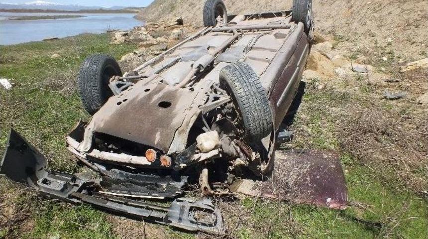 Muş&rsquo;ta Otomobil U&ccedil;uruma Yuvarlandı: 2 Yaralı