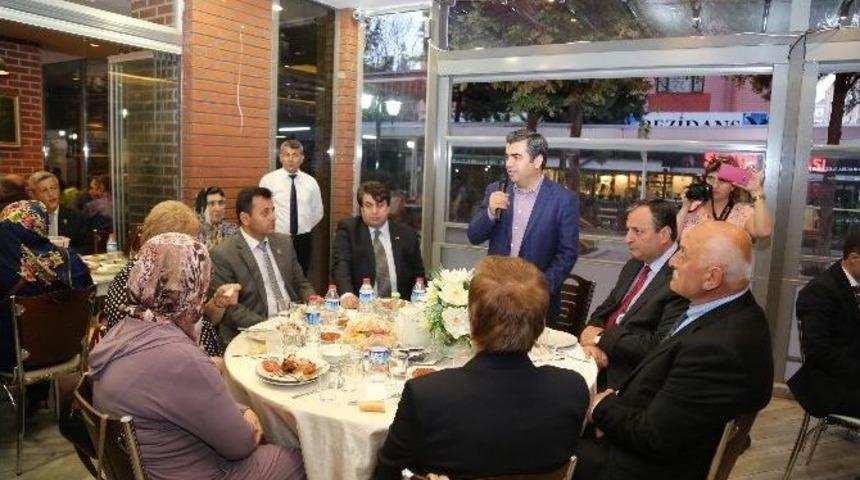 Vali D&uuml;zg&uuml;n Şehit Aileleri Ve Gaziler Onuruna Yemek Verdi