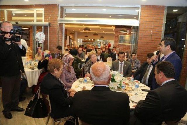 Vali Düzgün Şehit Aileleri Ve Gaziler Onuruna Yemek Verdi