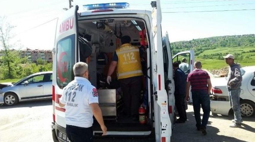 Zehirlenen Komşusunu Hastaneye G&ouml;t&uuml;r&uuml;rken Kaza Yaptı