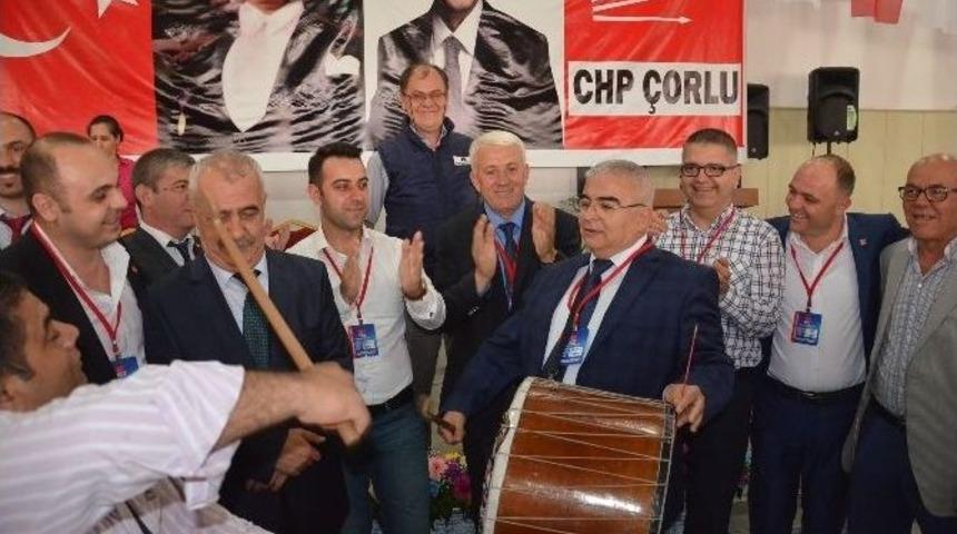 Belediye Başkanı Davul &Ccedil;alarak Bahşiş Topladı