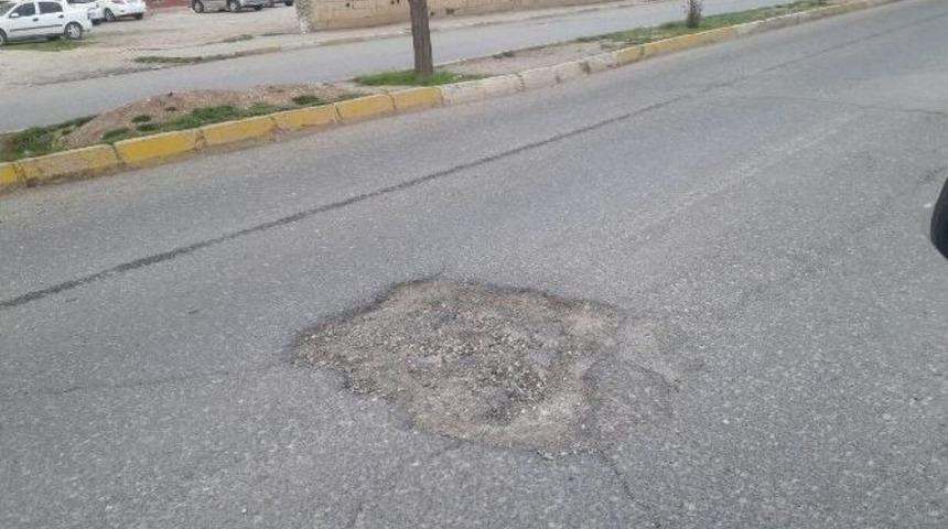 R&ouml;gar &Ccedil;ukurları S&uuml;r&uuml;c&uuml;lere Zor Anlar Yaşatıyor