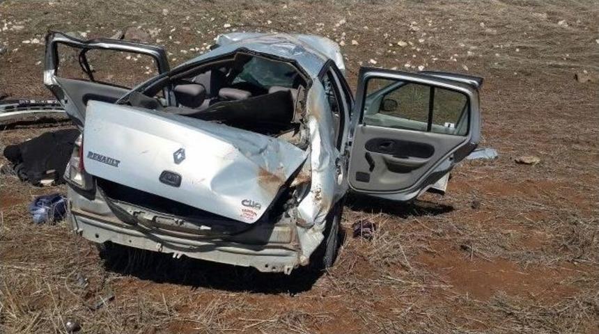 Cenazeye Giderken Kaza Yaptılar: 1 &Ouml;l&uuml;, 3 Yaralı