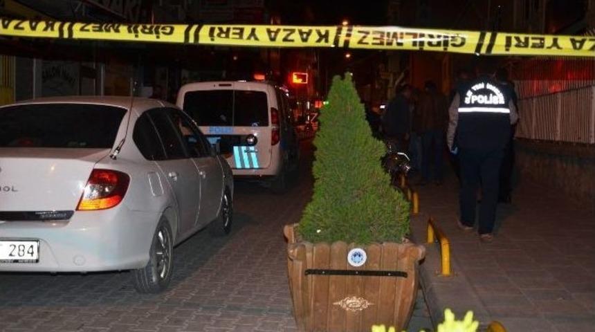 Kafeterya &Ccedil;ıkışı Silahlar Konuştu