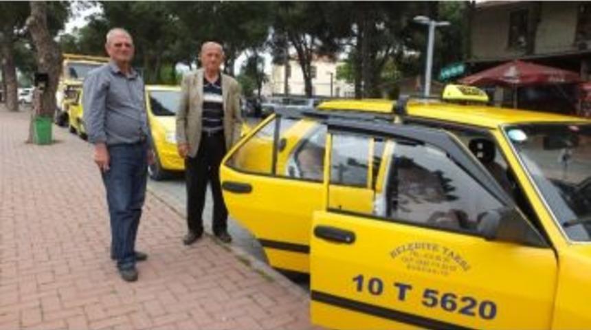 Burhaniye&rsquo;de Taksiciler Yazı Bekliyor