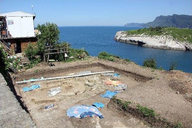 Amasra’daki Kazıda Bin Yıllık İnsan İskeletleri Bulundu