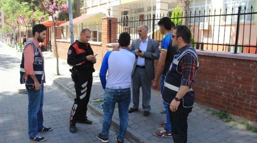 Edremit Polisi Okul &Ccedil;evrelerinde G&ouml;z A&ccedil;tırmıyor