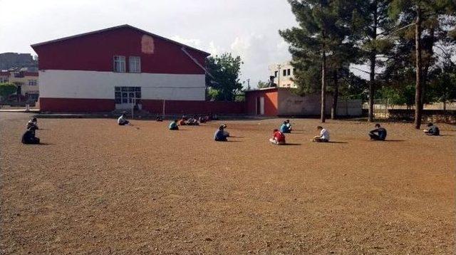 Öğrencilerden, Kütüphane Protestosu