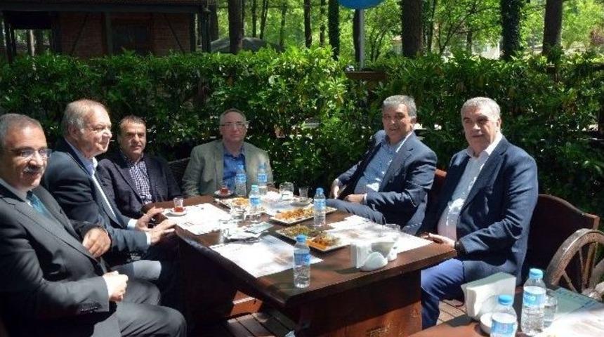 11. T&uuml;rkiye Cumhurbaşkanı G&uuml;l, Hafta Sonunu Sakarya&rsquo;da Ge&ccedil;irdi