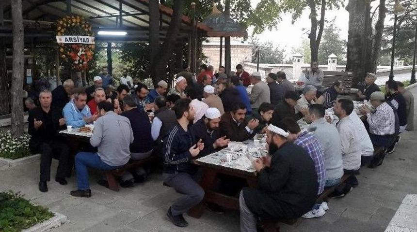 Mahallelinin Yaptığı Bu Uygulama Camide Cemaat Sayısını Arttırdı