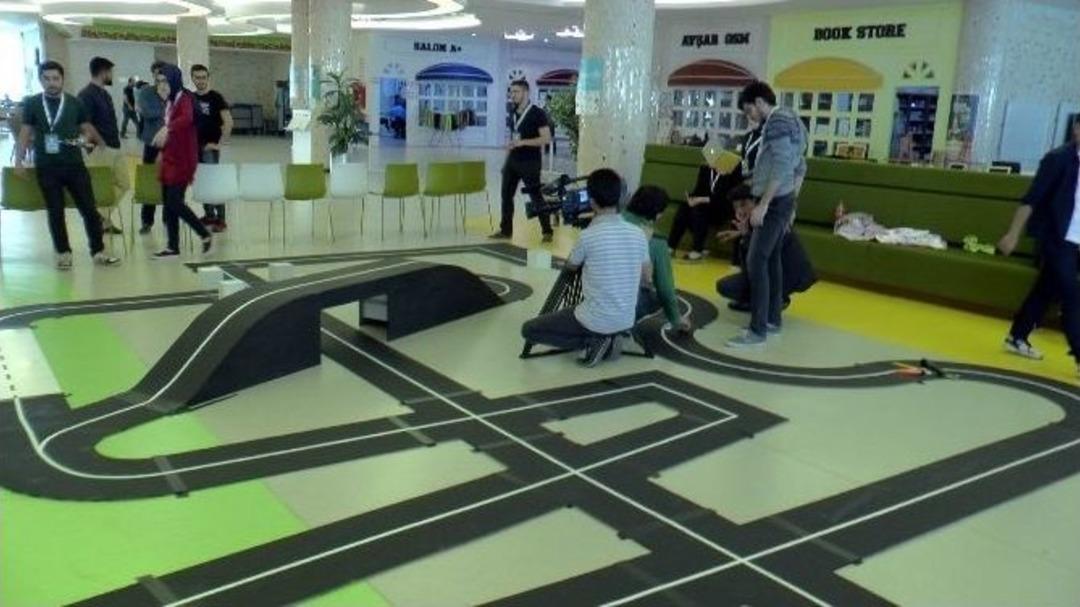 &Ouml;ğrenciler 36 Saat İ&ccedil;erisinde Robot Geliştirmek İ&ccedil;in Yarışacaklar