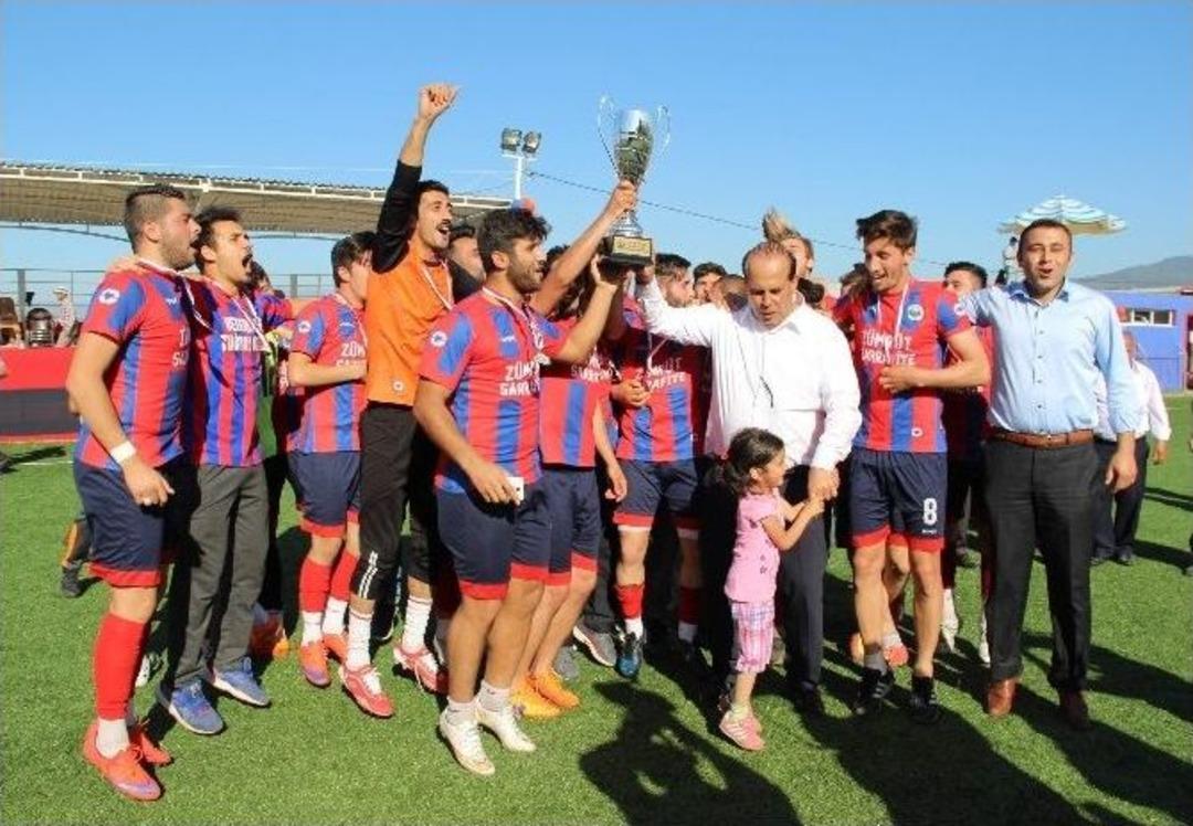 Şampiyon Karpuzlu Kupasını Kaldırdı