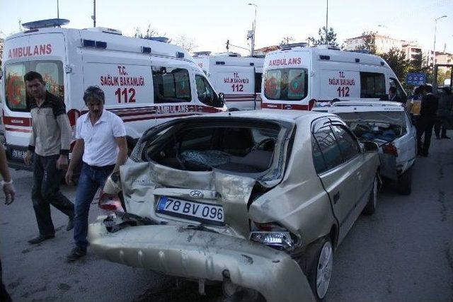 Karabük’te Zincirleme Trafik Kazası : 11 Yaralı