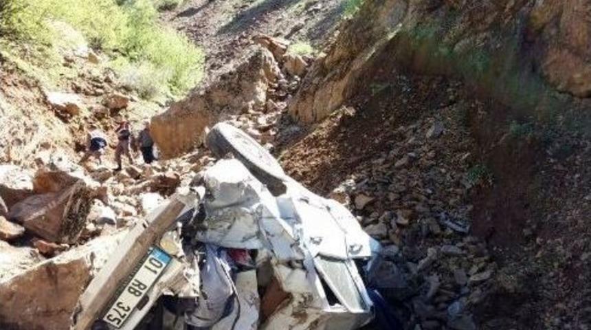 Otomobil U&ccedil;uruma Yuvarlandı: 1 &Ouml;l&uuml;, 1 Yaralı