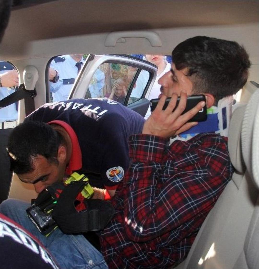 Otomobilde Sıkışan Gen&ccedil; Kurtarıldı