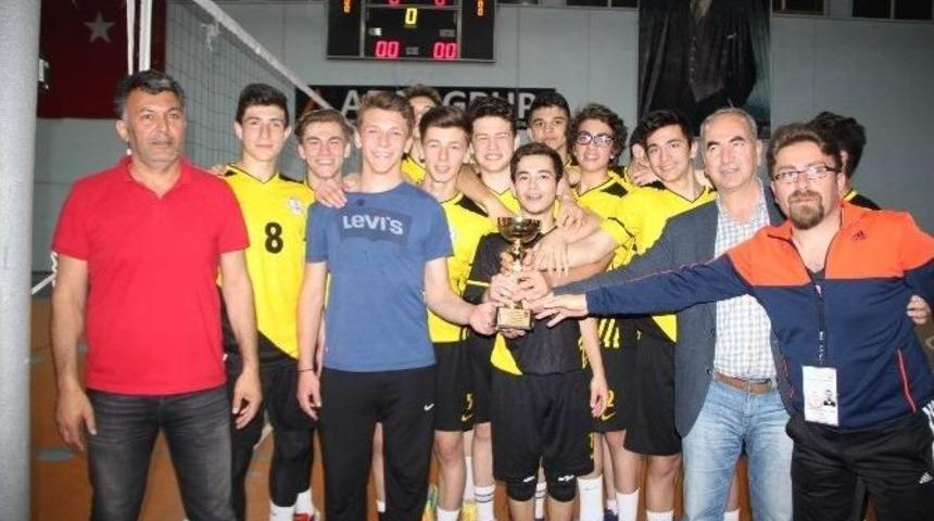 S&uuml;leymanpaşa Belediyesi Erkek Voleybol Takımı İl Şampiyonu