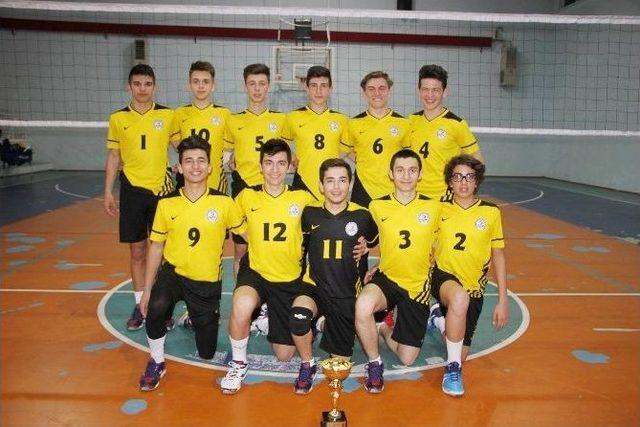 Süleymanpaşa Belediyesi Erkek Voleybol Takımı İl Şampiyonu