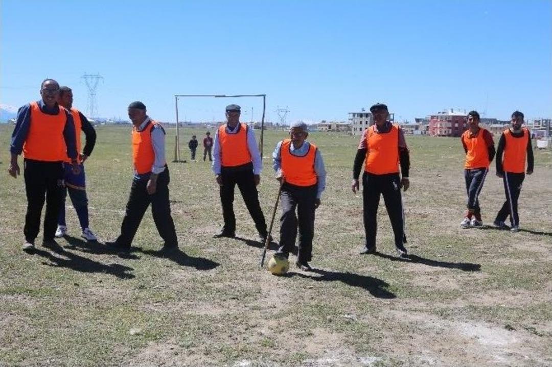 Bastonlu Dededen Gol Şov