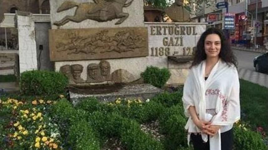 Diriliş Ertuğrul Dizisinin Goncagül Hatun’undan Ertuğrul Gazi Türbesine Ziyaret