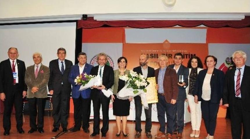 D&uuml;ndar Ve G&uuml;l&rsquo;e Basın &Ouml;zg&uuml;rl&uuml;ğ&uuml; Onur &Ouml;d&uuml;l&uuml;