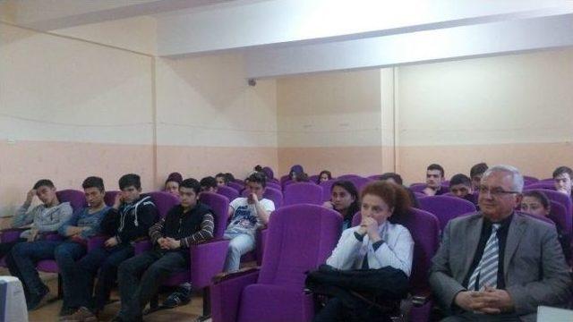 Yurt Dışında Staj Yapacak Öğrenciler Bilgilendirildi