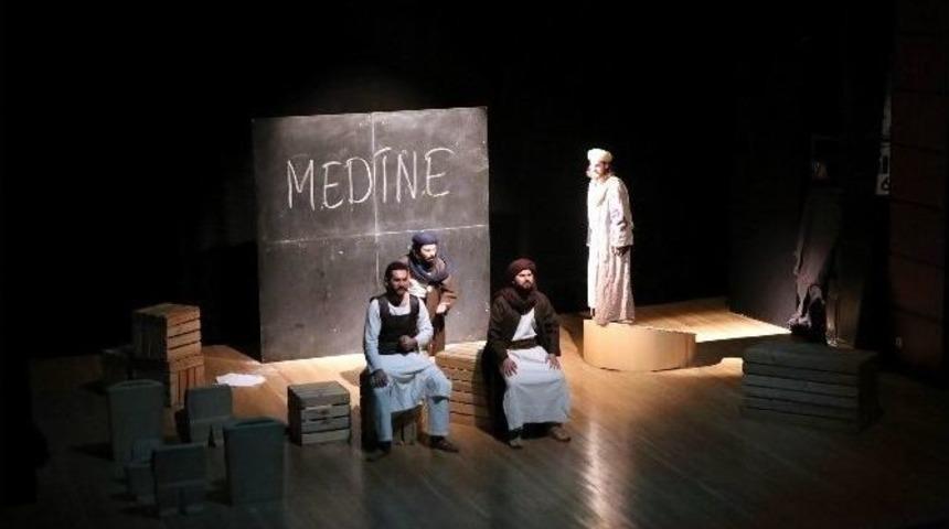 Mus&rsquo;ab Bin Umeyr Sahnelendi