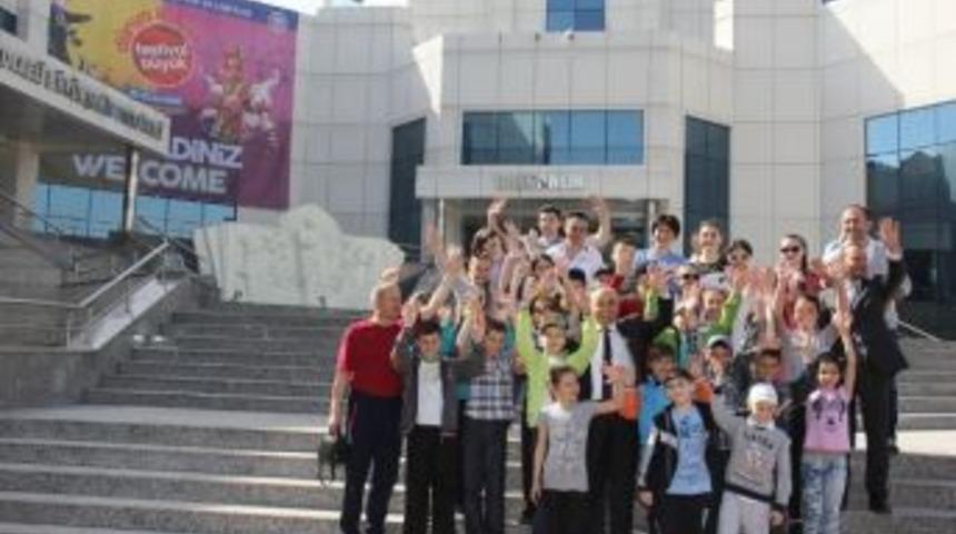 23 Nisan İ&ccedil;in Gelen İlk Kafile Fas Oldu