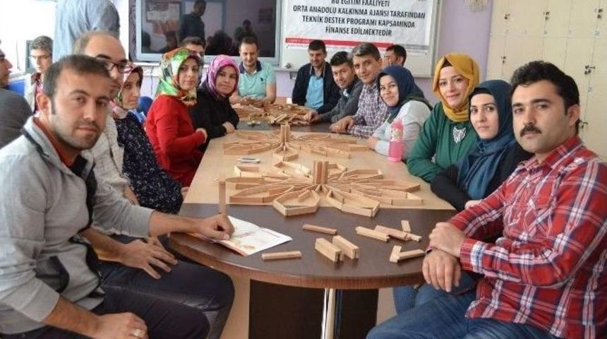 Develi&rsquo;de &Ouml;ğretmenlere Zeka Oyunları Eğitimi Verildi