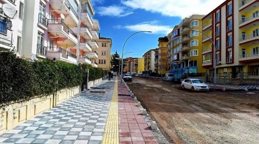 Eşref Bitlis Caddesi&rsquo;nde, &Ccedil;alışmalar Devam Ediyor