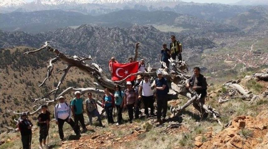 Beyşehir&rsquo;de Doğaseverler Farkındalık İ&ccedil;in Tırmandı