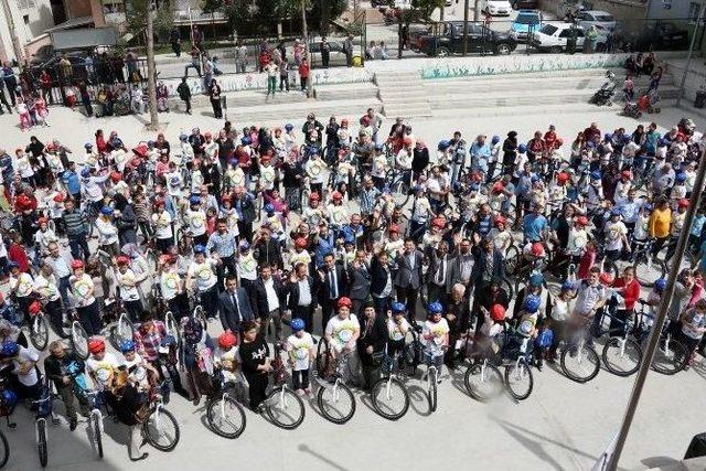 Merkezefendi Belediyesi’nden Öğrencilere Bisiklet