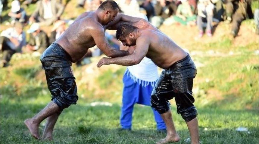 Uşak&rsquo;ta 13. Kez Yeşilkavak Yağlı Pehlivan G&uuml;reşleri Yapıldı