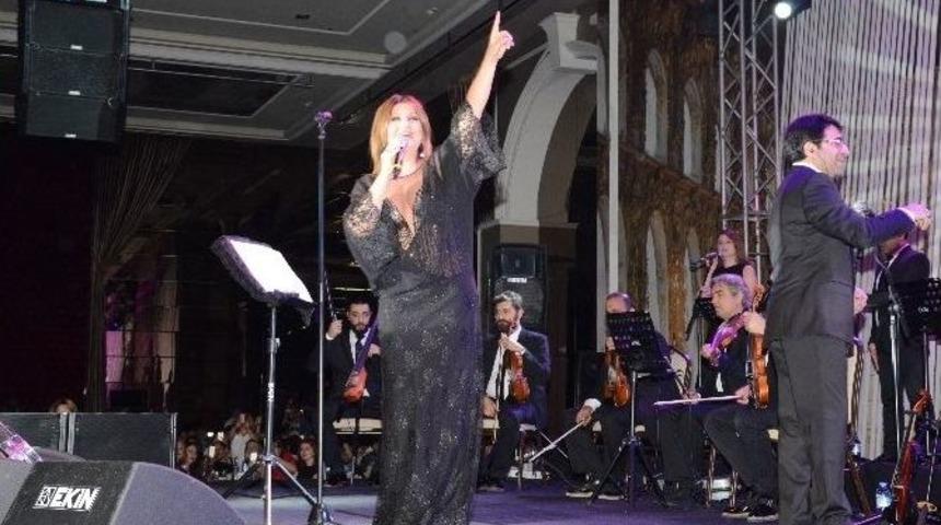 Sibel Can, Yeniden İzmir&rsquo;de Sahne Aldı