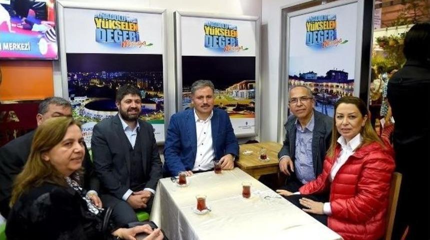 Başkan &Ccedil;akır İle Milletvekili &Ccedil;alık, Tarım Fuarı&rsquo;nı Gezdi