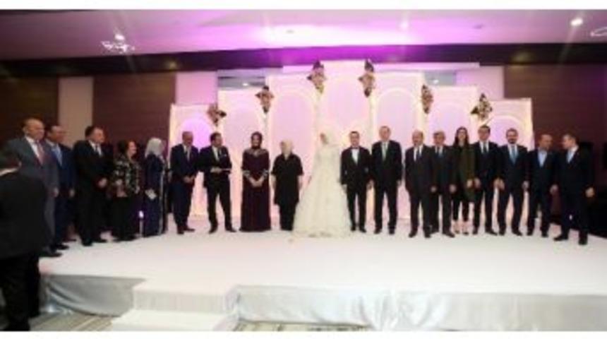 Cumhurbaşkanı Erdoğan Ve Başkan Karaosmanoğlu Nikah Şahidi Oldu