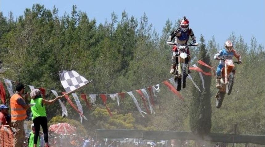 Kumluca’da Motorkros Heyecanı