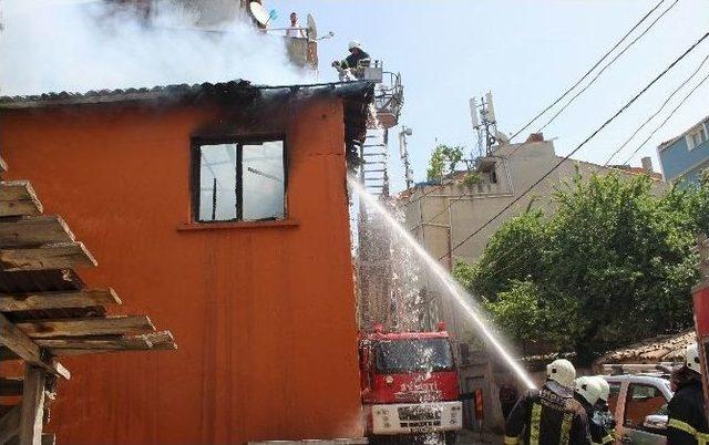 Tekirdağ’da Metruk Bina Yangını