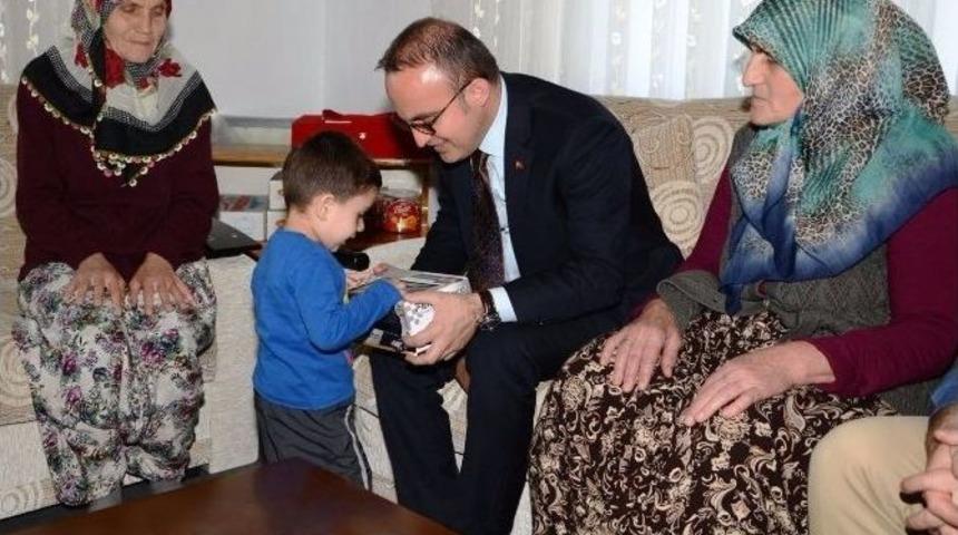 Turan, Şehit Ailesini Ziyaret Etti