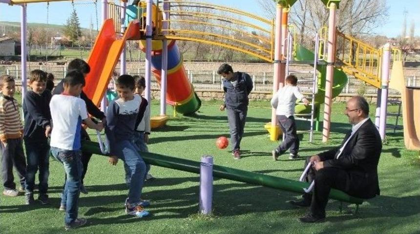 Başkan Gülcüoğlu Çocuklarla Vakit Geçirip Esnaf Ziyaretinde Bulundu